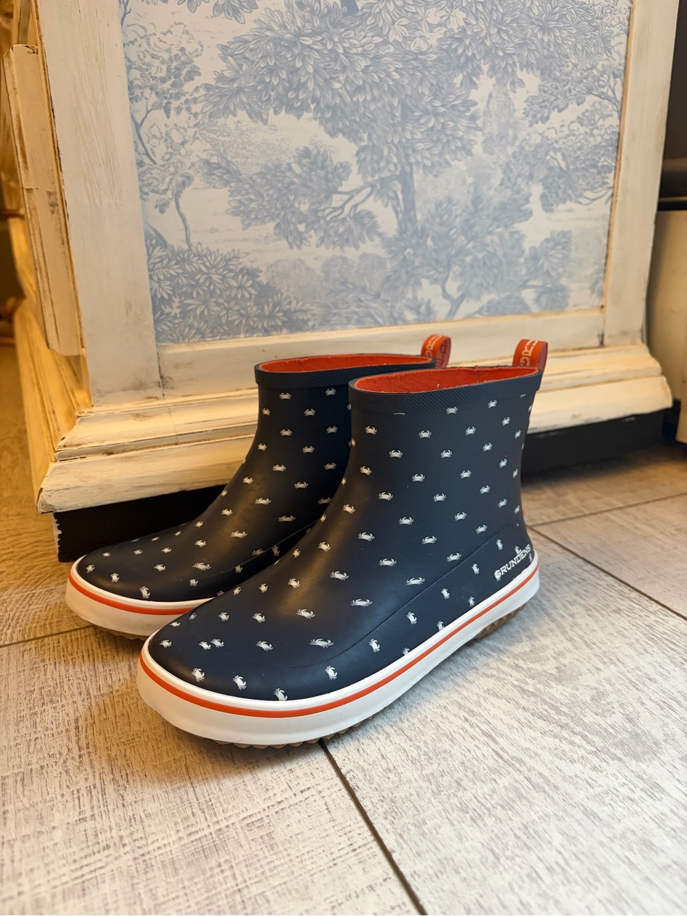 Grundéns Kids Fishing/Rain Boots – Navy Crab Print – Size 3